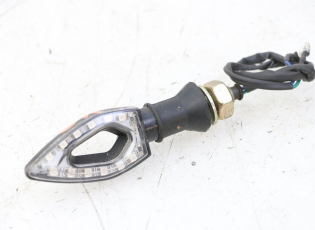 CLIGNOTANT AVANT DROIT