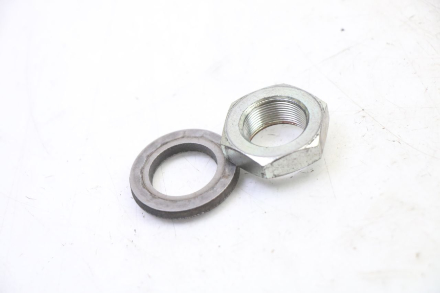 photo de ÉCROU PIGNON SORTIE BOÎTE VITESSES YAMAHA XJ6 ABS 600 (2008 - 2016)