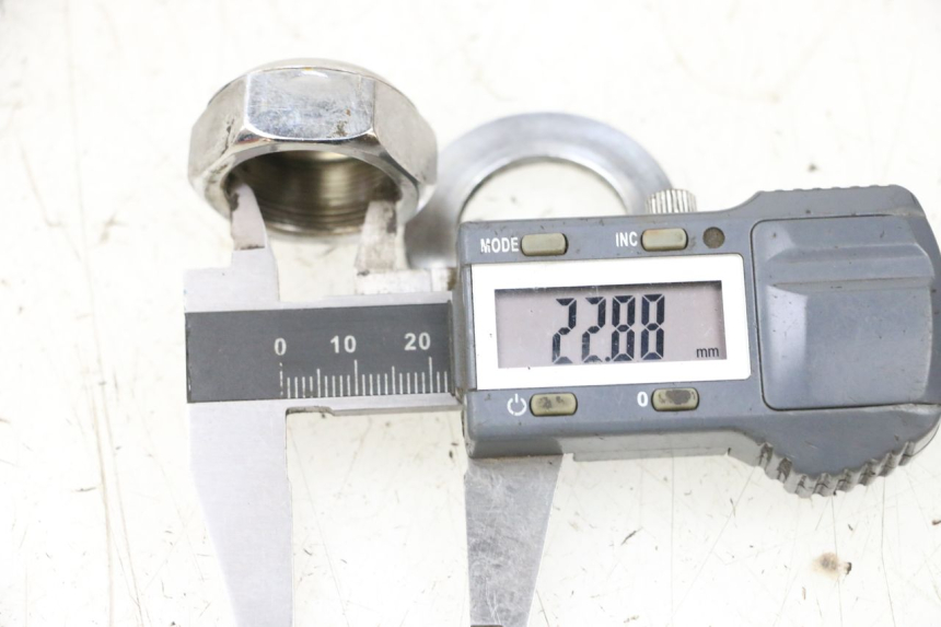 photo de ÉCROU TÉ FOURCHE HONDA NSR R 125 (1994 - 2003) - Détail de la pièce