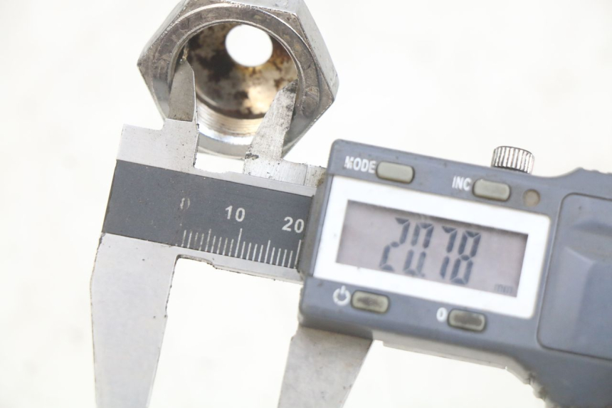 photo de ÉCROU TÉ FOURCHE SUZUKI SV N 650 (1999 - 2002)