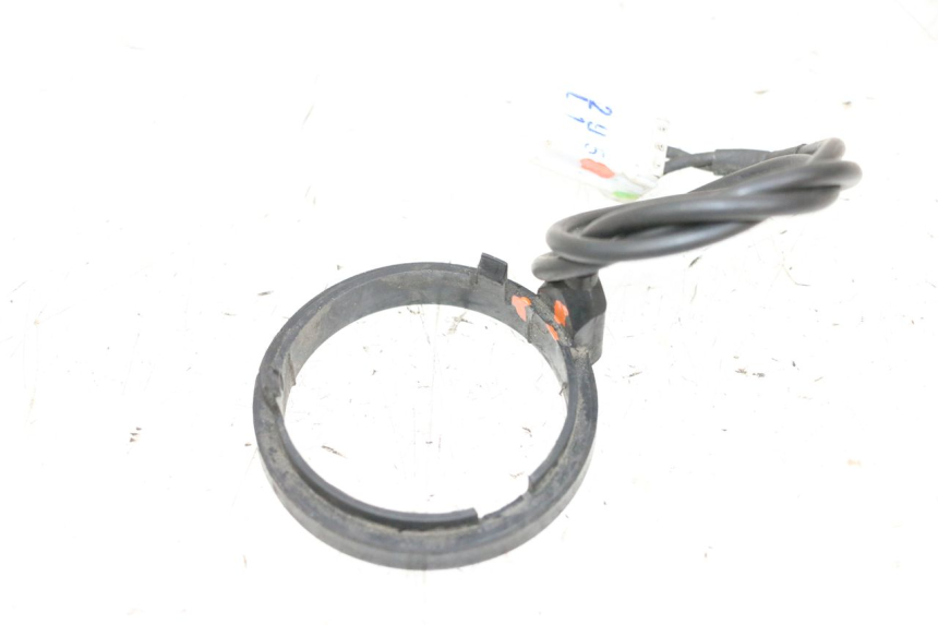 photo de ANTENNE TRANSPONDEUR PIAGGIO X8 125 (2004 - 2007) - Autre angle de vue