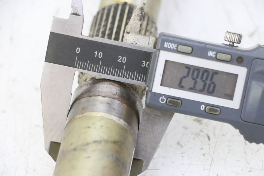 photo de ARBRE TRANSMISSION HYTRACK S 150 (2003 - 2011)