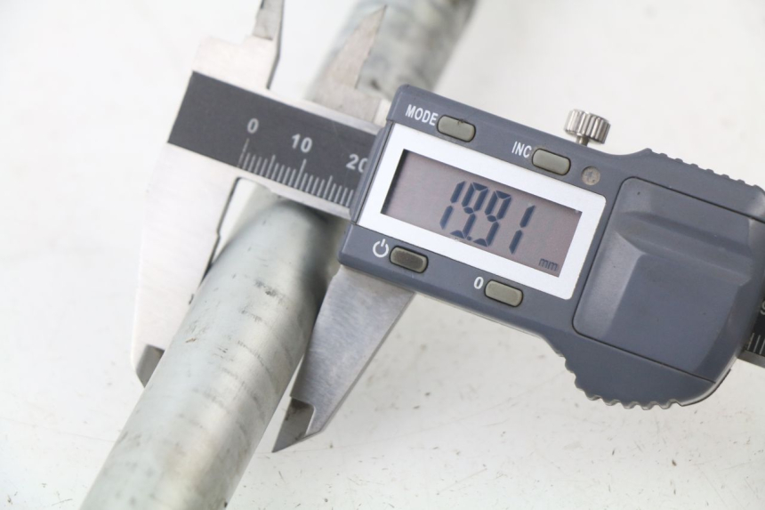 photo de AXE BRAS OSCILLANT HONDA CBF 500 (2004 - 2007)
