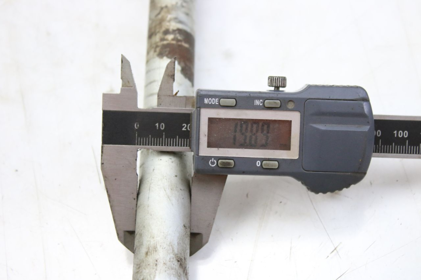 photo de AXE BRAS OSCILLANT HONDA CBF 500 (2004 - 2007)