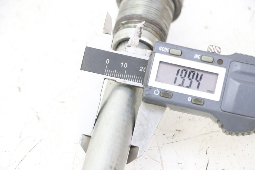 photo de AXE BRAS OSCILLANT HONDA CBR RR FIREBLADE 900 (1992 - 1994)