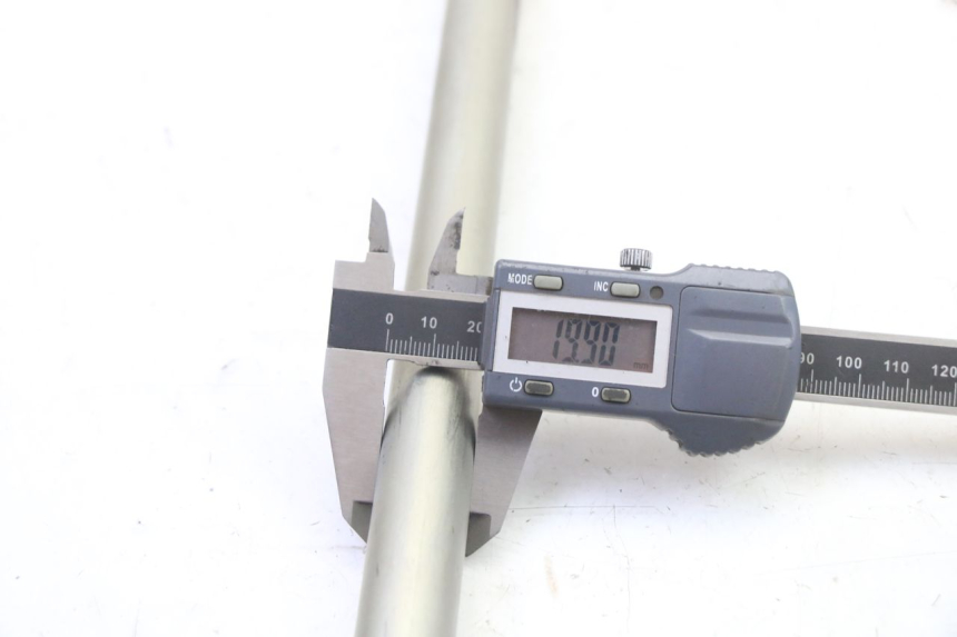 photo de AXE BRAS OSCILLANT YAMAHA FZ6 FAZER S2 600 (2007 - 2011)