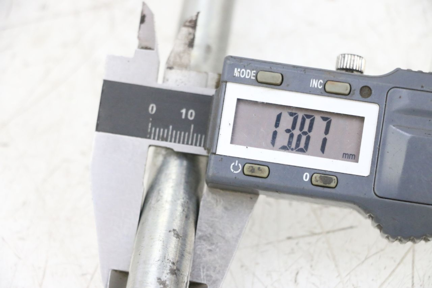 photo de AXE BRAS OSCILLANT HONDA NSR R 125 (1994 - 2003) - Détail de la pièce