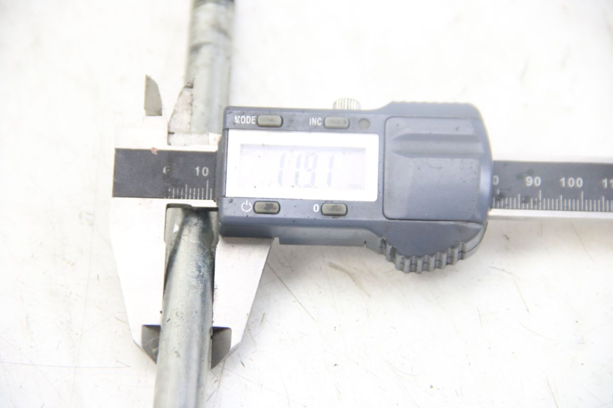 photo de AXE BRAS OSCILLANT YAMAHA SR 125 (1982 - 2003)