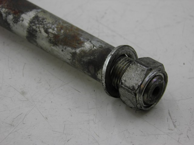 photo de AXE BRAS OSCILLANT SUZUKI GSF N BANDIT 600 (1996 - 1999)