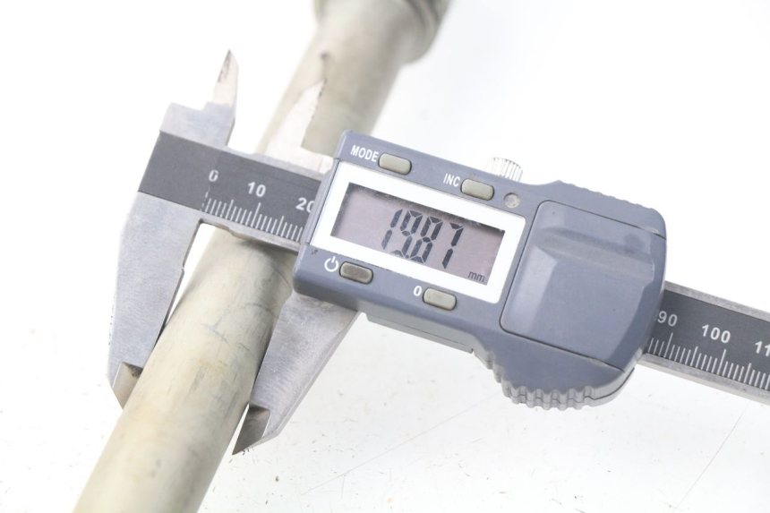 photo de AXE BRAS OSCILLANT SUZUKI SV S ABS 650 (2003 - 2009)