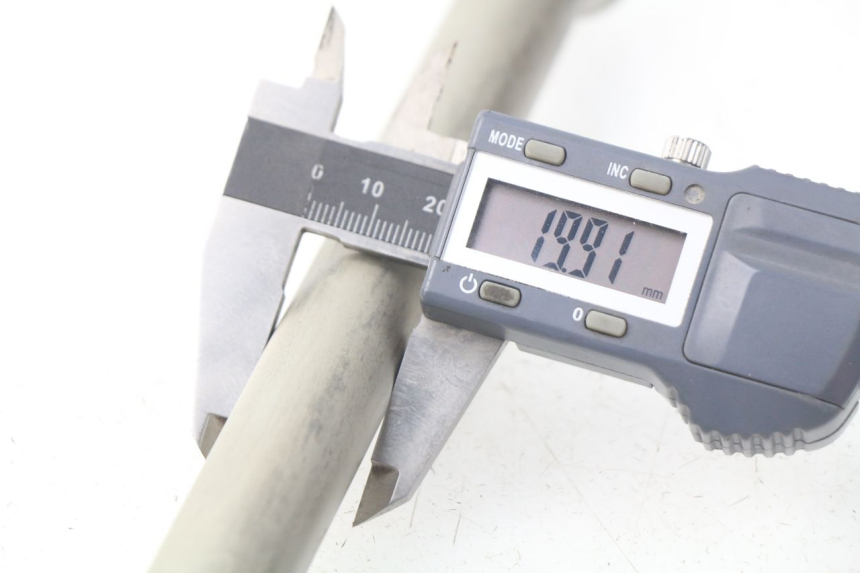 photo de AXE BRAS OSCILLANT KAWASAKI Z Z900 900 (2017 - 2019)