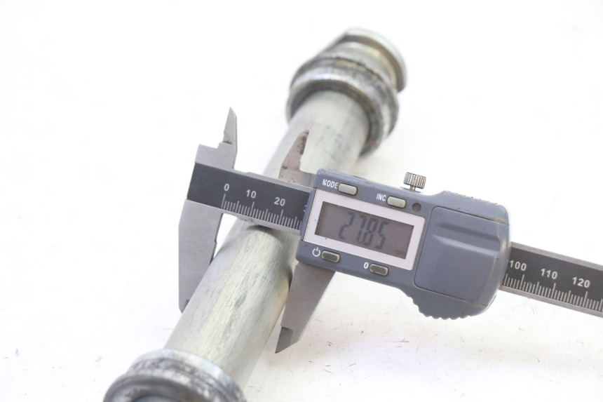 photo de AXE ROUE ARRIERE YAMAHA FZ6 FAZER S2 600 (2007 - 2011)