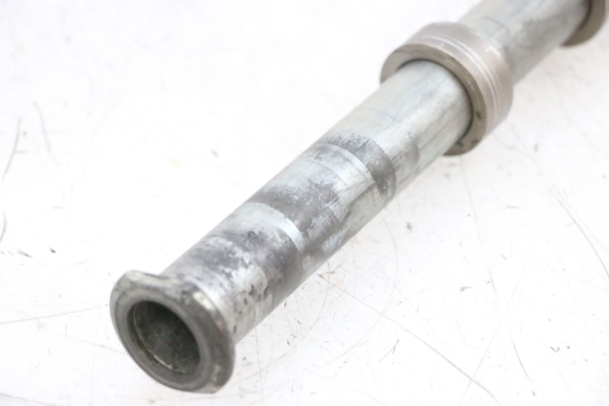 photo de AXE ROUE ARRIERE SUZUKI GSXR GSX-R 1000 (2003 - 2004) - Gros plan technique