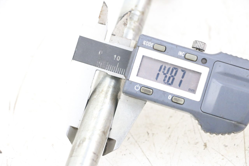 photo de AXE ROUE ARRIERE JINLUN JL HIGHLANDER 125 (2007 - 2015)