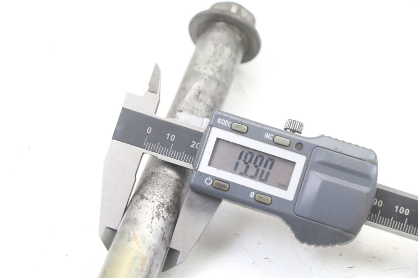 photo de AXE ROUE ARRIERE KAWASAKI ZR7 ZR-7 S 750 (1999 - 2004)