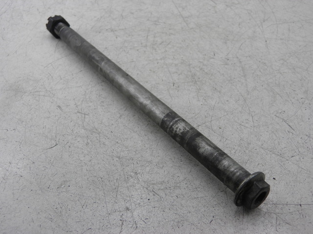 photo de AXE ROUE ARRIERE KAWASAKI ZZR 600 (1995 - 2004)