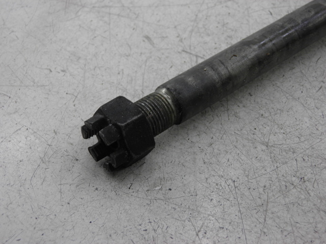 photo de AXE ROUE ARRIERE KAWASAKI ZZR 600 (1995 - 2004)