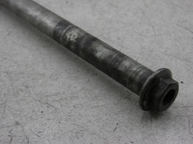 photo de AXE ROUE ARRIERE KAWASAKI ZZR 600 (1995 - 2004)