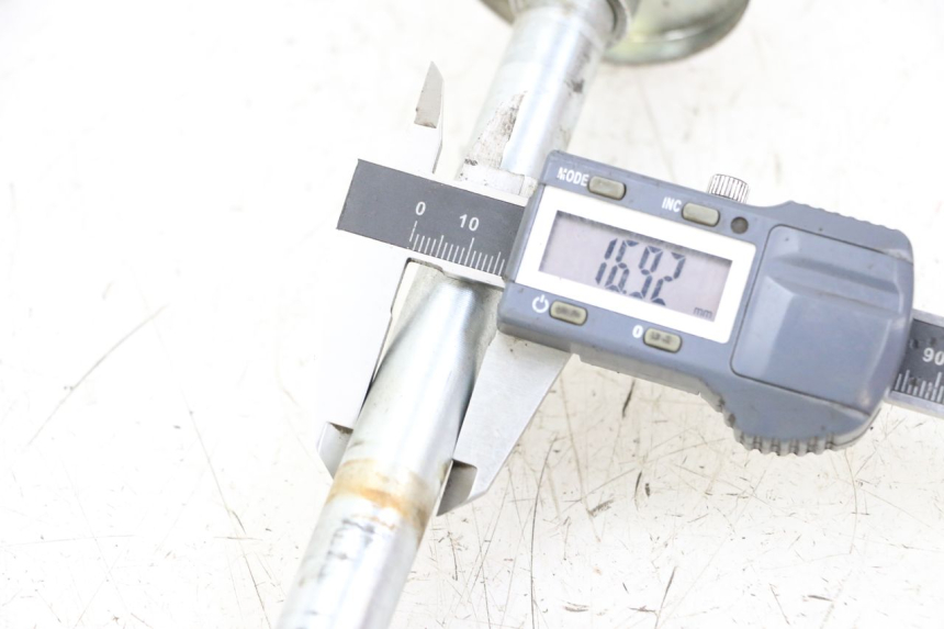 photo de AXE ROUE ARRIERE KYMCO STRYKER OFF ROAD 125 (1999 - 2005)