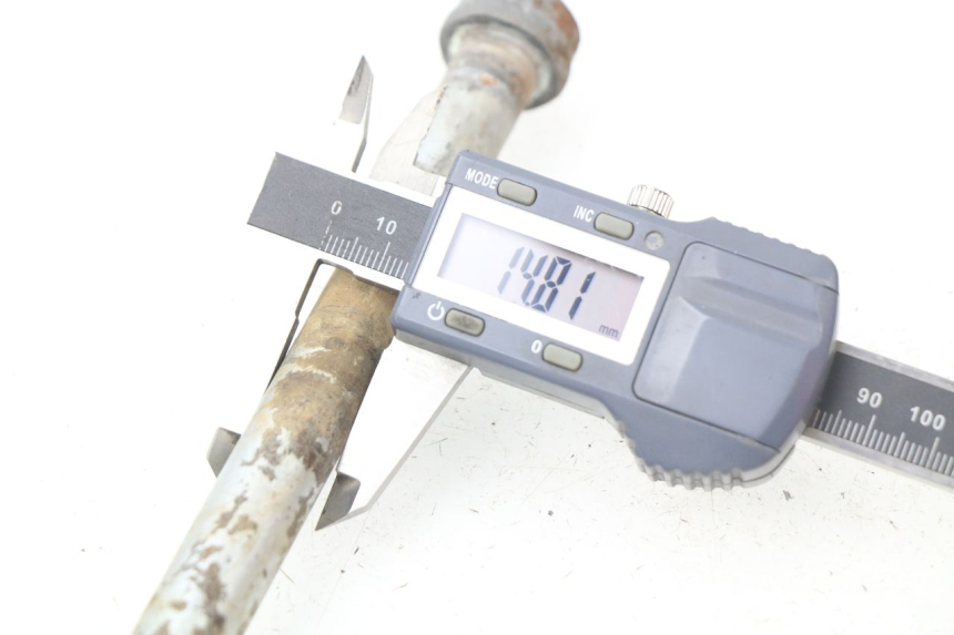 photo de AXE ROUE ARRIERE YAMAHA SR 125 (1982 - 2003)