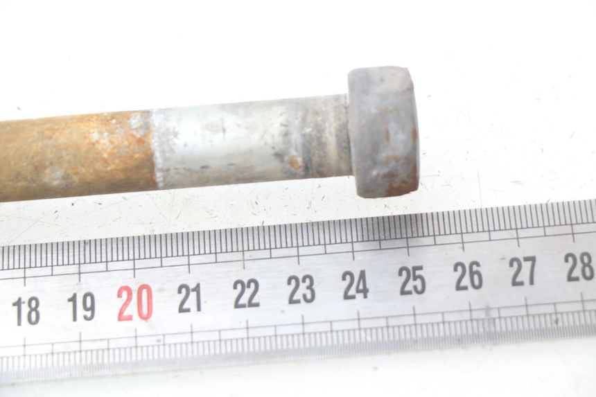 photo de AXE ROUE ARRIERE YAMAHA SR 125 (1982 - 2003)