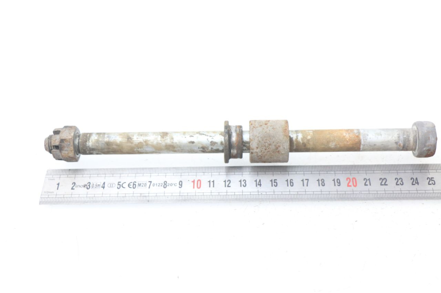 photo de AXE ROUE ARRIERE YAMAHA SR 125 (1982 - 2003)