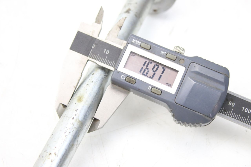 photo de AXE ROUE ARRIERE YAMAHA TDR DELTABOX 125 (1993 - 2003)