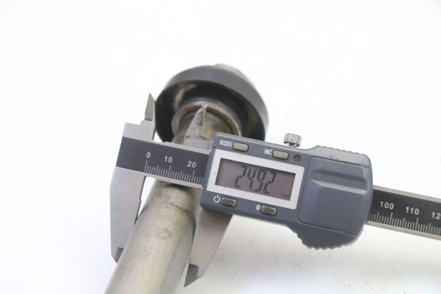 photo de AXE ROUE ARRIERE YAMAHA YZF YZ-F 450 (2014 - 2016)