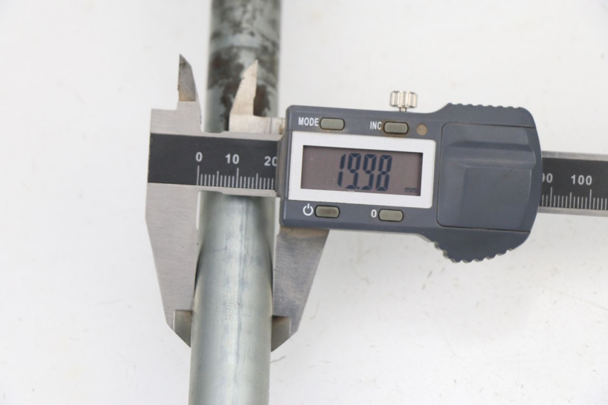 photo de AXE ROUE ARRIERE KAWASAKI Z S 750 (2003 - 2006)