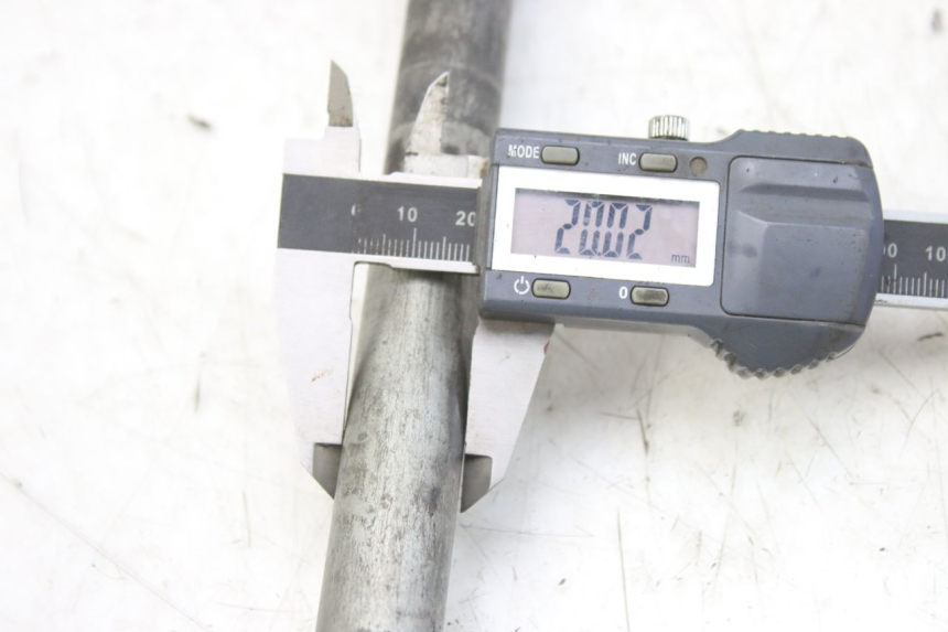 photo de AXE ROUE ARRIERE KAWASAKI ZX-6R ZX6R 600 (1995 - 1997)