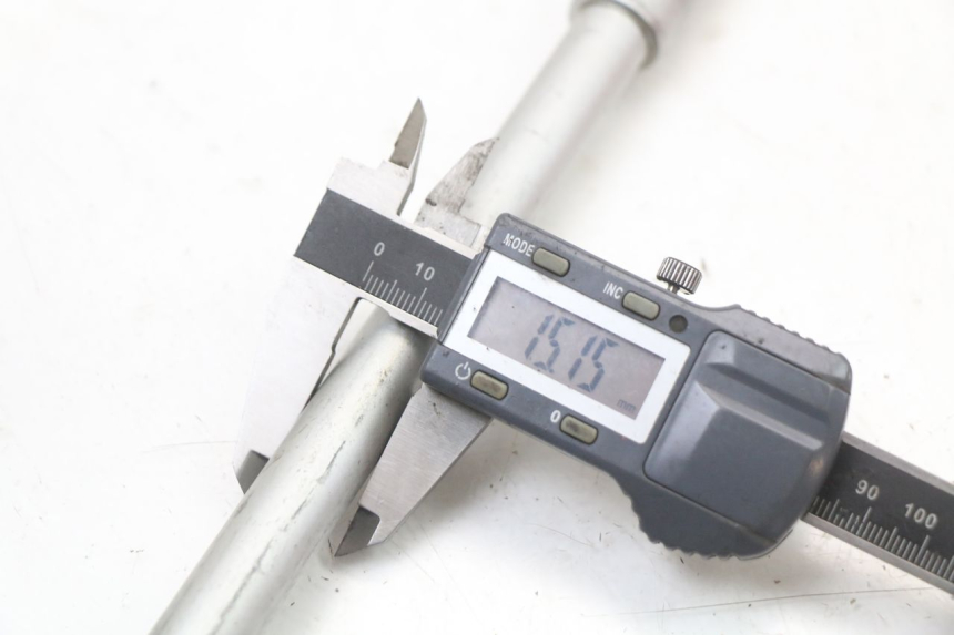 photo de AXE ROUE AVANT APRILIA SR MOTARD 50 (2012 - 2018)