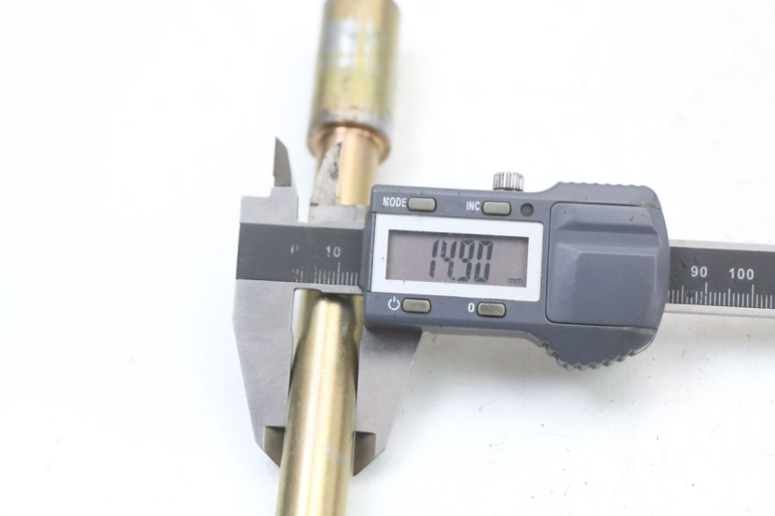 photo de AXE ROUE AVANT HYOSUNG GV AQUILA 125 (2000 - 2004)