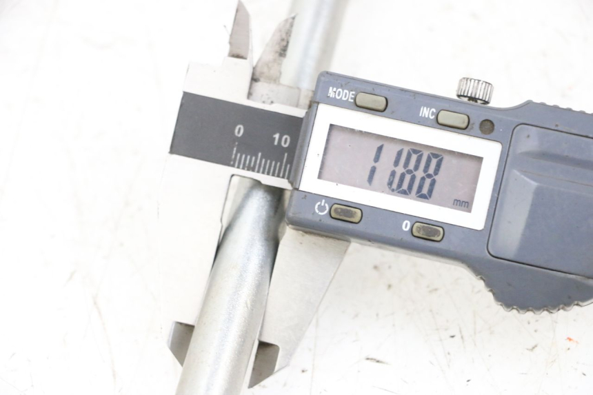 photo de AXE ROUE AVANT MAG POWER BOMBERS 4T 50 (2016 - 2026) - Détail de la pièce