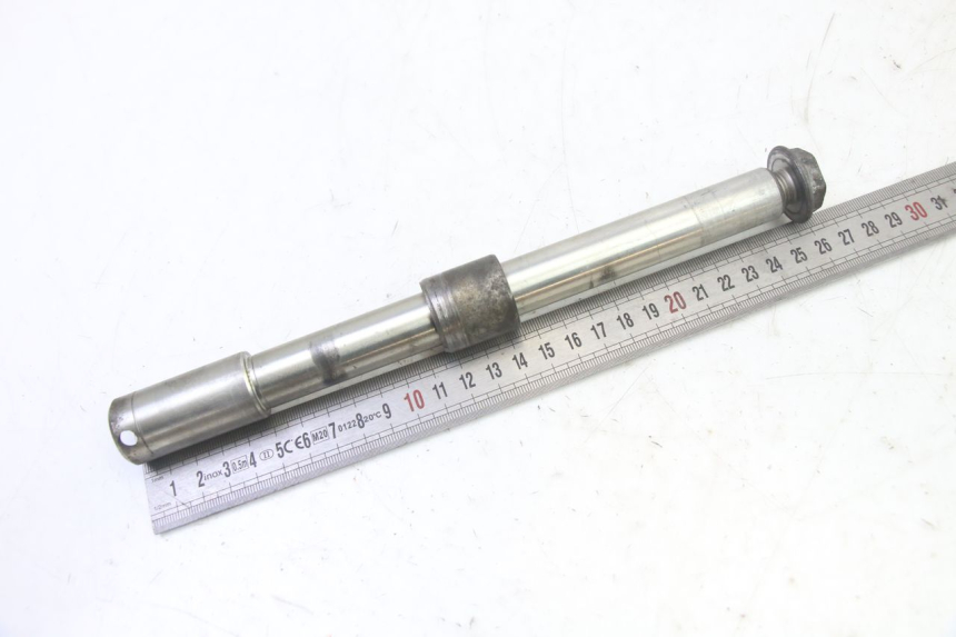 photo de AXE ROUE AVANT HONDA CBR RR FIREBLADE 900 (1992 - 1994)