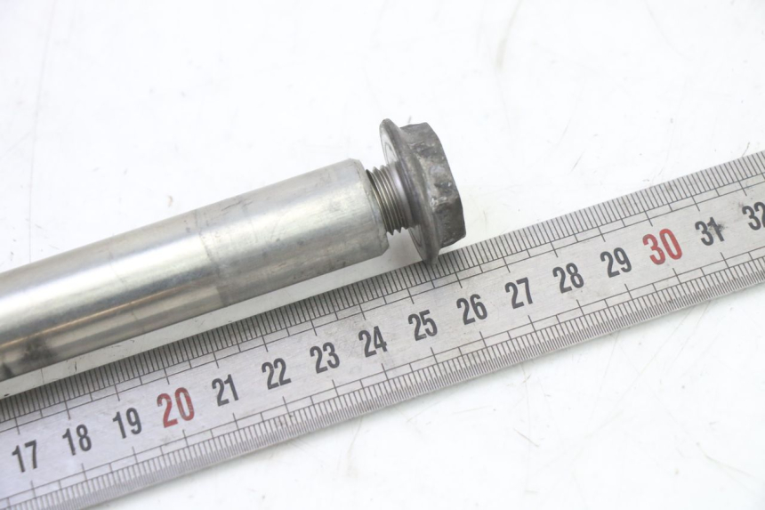 photo de AXE ROUE AVANT HONDA CBR RR FIREBLADE 900 (1992 - 1994)