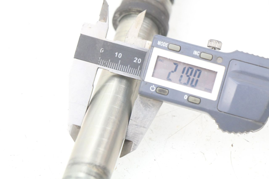photo de AXE ROUE AVANT YAMAHA FJR ABS 1300 (2016 - 2020)