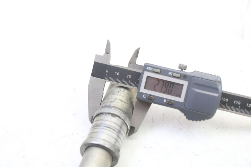 photo de AXE ROUE AVANT YAMAHA FZ6 FAZER S2 600 (2007 - 2011)