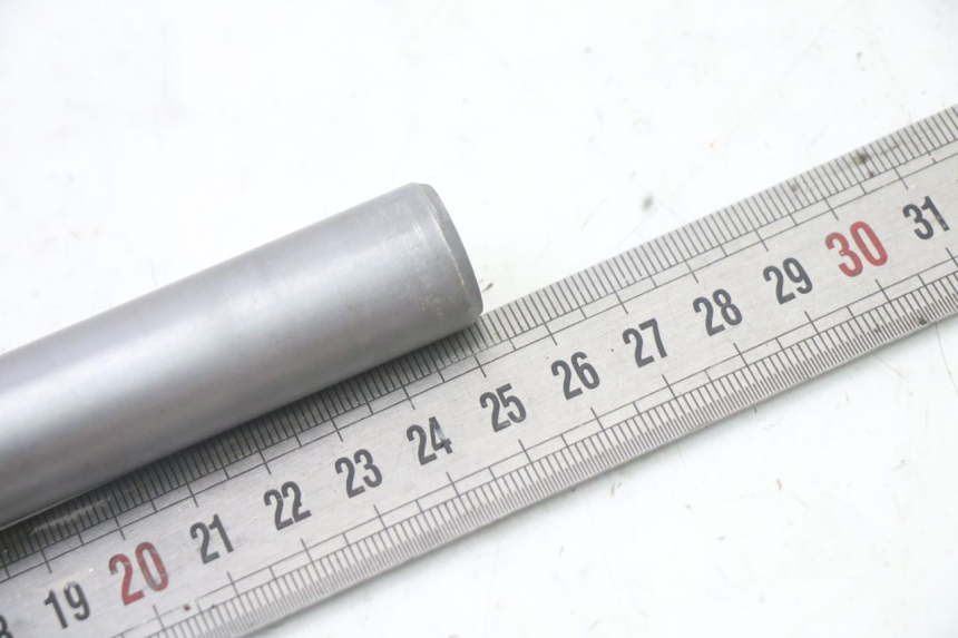 photo de AXE ROUE AVANT BMW G310 R 310 (2016 - 2020)