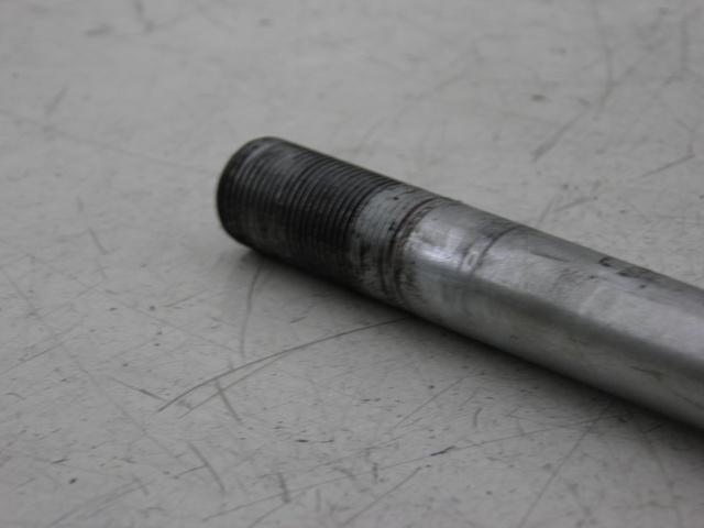 photo de AXE ROUE AVANT KAWASAKI ER-6 ER6 N 650 (2005 - 2009) - Zoom état d’usage