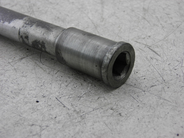 photo de AXE ROUE AVANT KAWASAKI ZZR 600 (1995 - 2004)