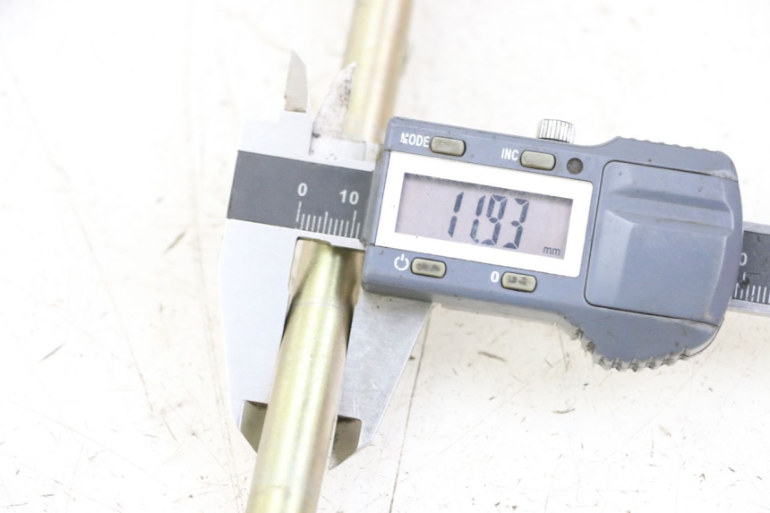 photo de AXE ROUE AVANT KYMCO STRYKER OFF ROAD 125 (1999 - 2005)