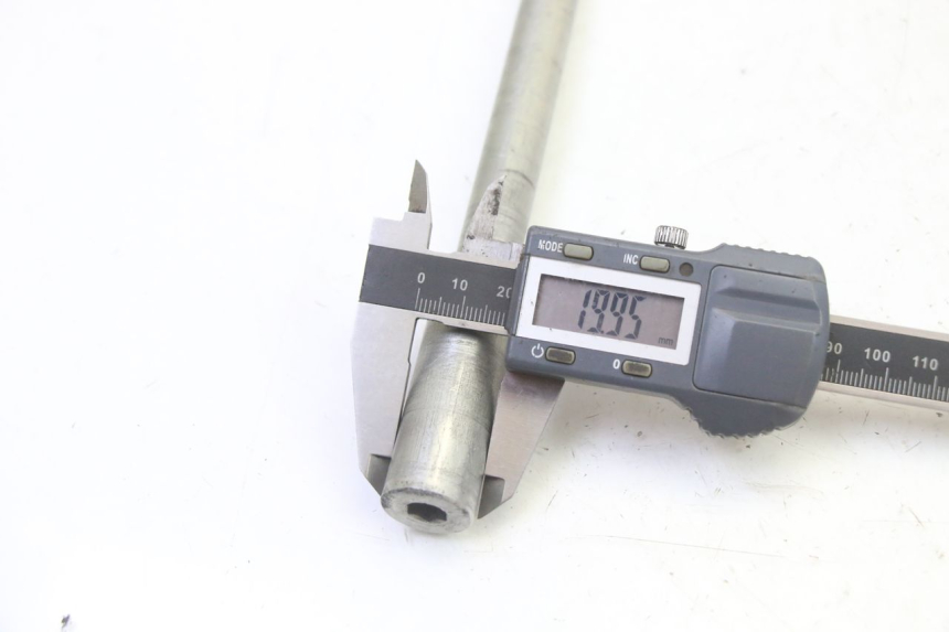 photo de AXE ROUE AVANT RIEJU MRT 50 (2018 - 2021)