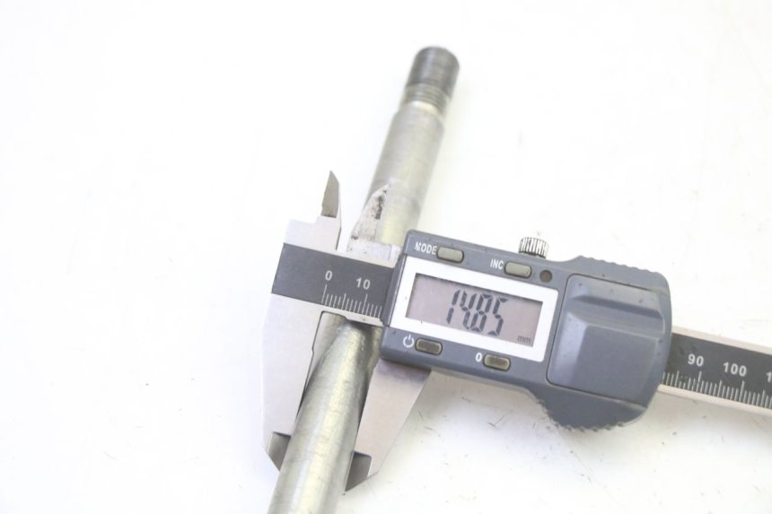 photo de AXE ROUE AVANT RIEJU MRT 50 (2018 - 2021)