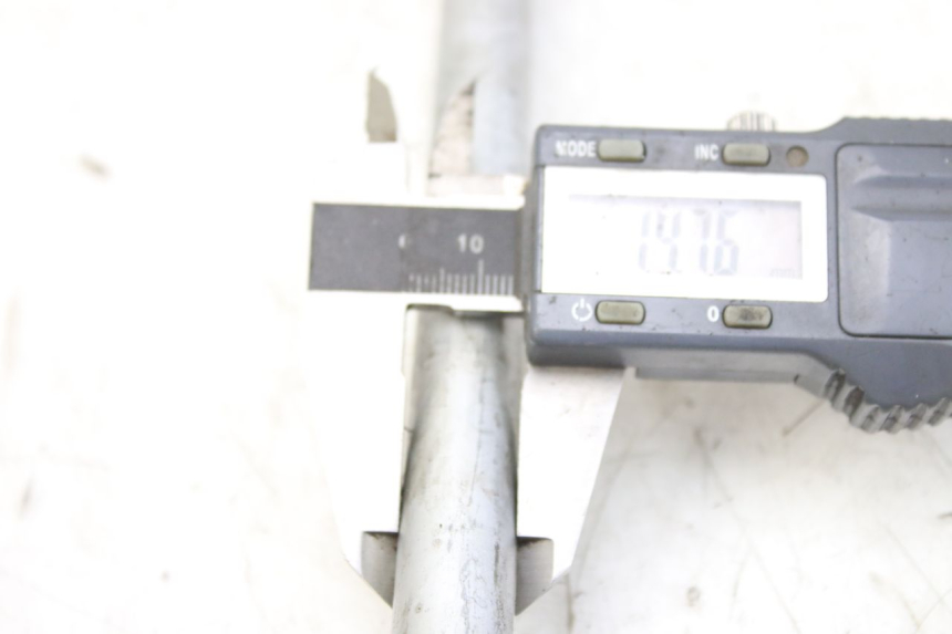 photo de AXE ROUE AVANT PIAGGIO NEW TYPHOON 50 (2018 - 2021)