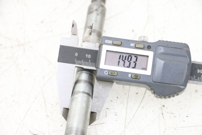 photo de AXE ROUE AVANT HONDA NSR R 125 (1994 - 2003) - Points de fixation