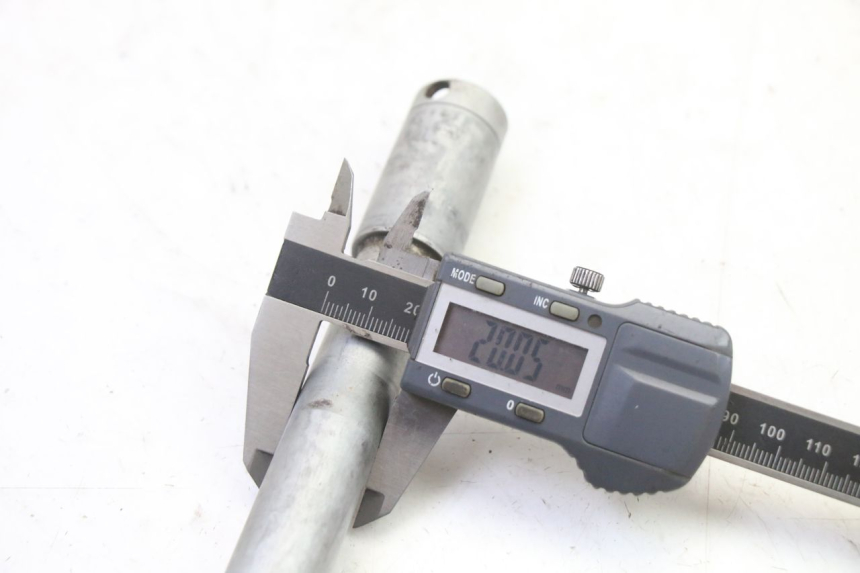 photo de AXE ROUE AVANT HONDA NTV DEAUVILLE 650 (2001 - 2006)