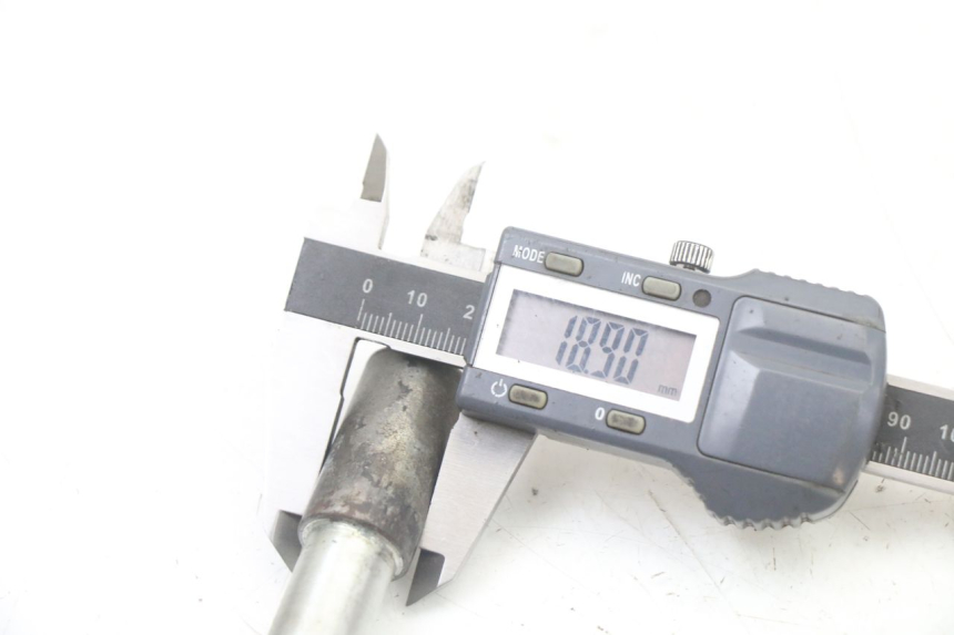 photo de AXE ROUE AVANT PEUGEOT SPEEDFIGHT 3 LC 2T 50 (2009 - 2015)