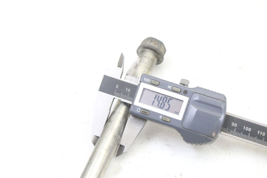 photo de AXE ROUE AVANT PEUGEOT TKR TREKKER FURIOUS 50 (2005 - 2014)