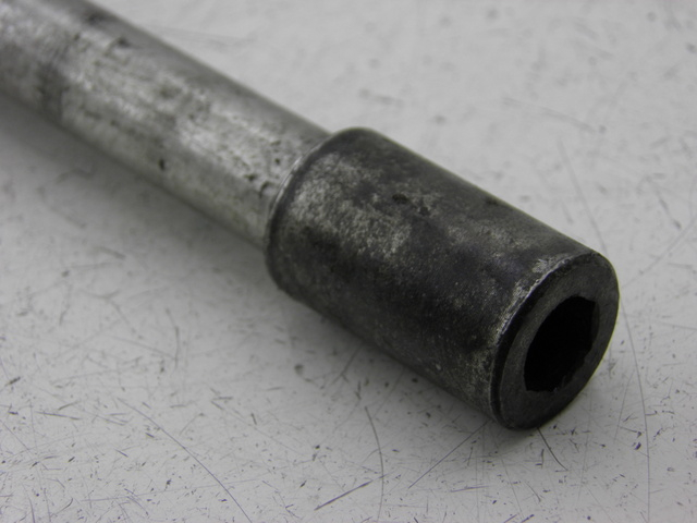 photo de AXE ROUE AVANT PIAGGIO BEVERLY 125 (1998 - 2005)