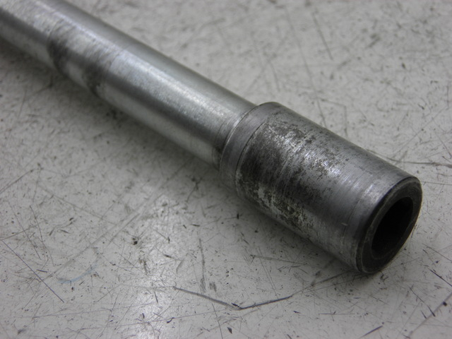 photo de AXE ROUE AVANT PIAGGIO CARNABY 125 (2007 - 2011)